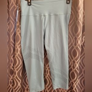 Old Navy Active elevate crop leggings. Size XL.